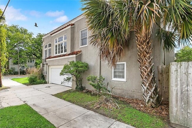 Building Photo - 30 Fontainebleau Dr