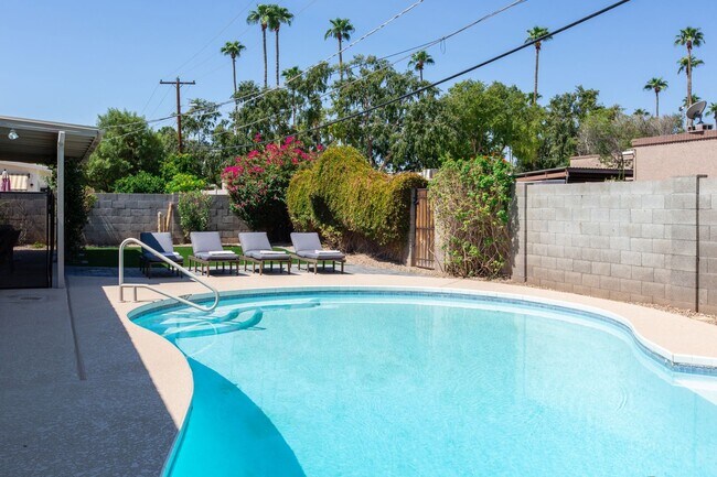 Building Photo - Stunning Remodel near Old Town!