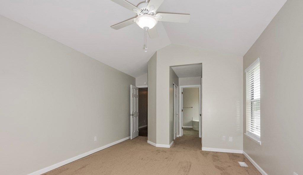Building Photo - 125 Royallsprings Pkwy