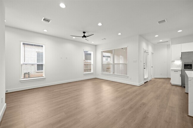 Building Photo - 2711 Sunrise Breeze Dr