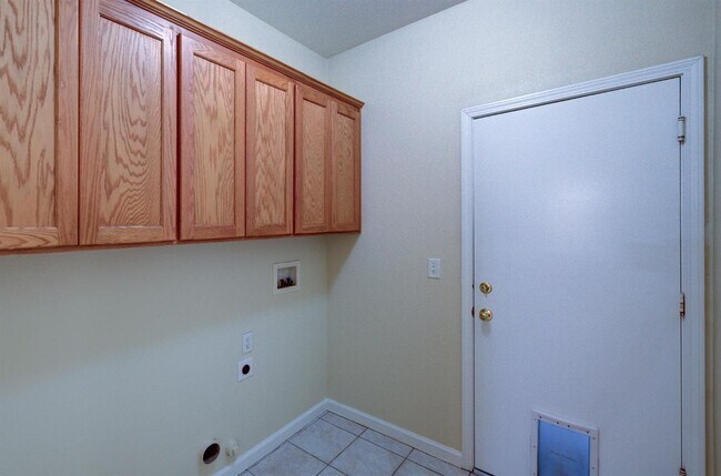 Building Photo - 139 Athens Ave