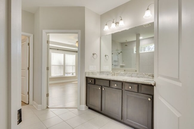 Building Photo - Spacious 3 Bed 2 Bath -The Landings At New Riverside