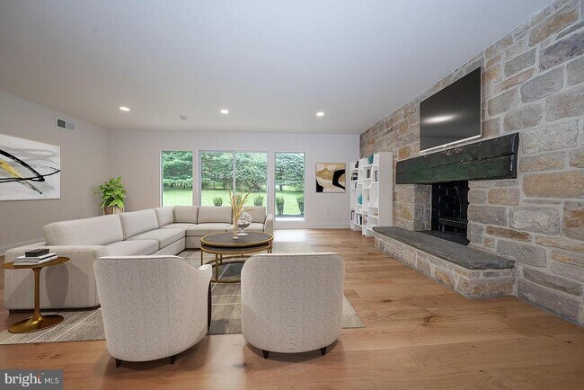 Building Photo - 4103 Laurel Dr