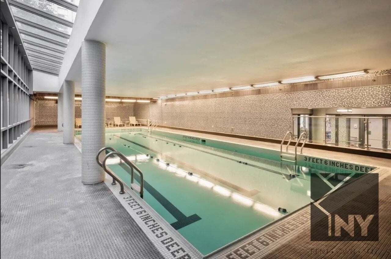 Building Photo - 304 Gold St