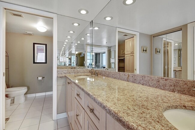 Building Photo - 840 Ocean Dr