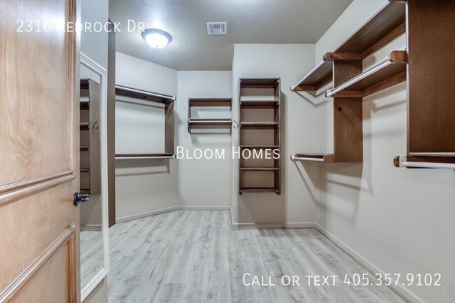 Building Photo - 2316 Redrock Dr