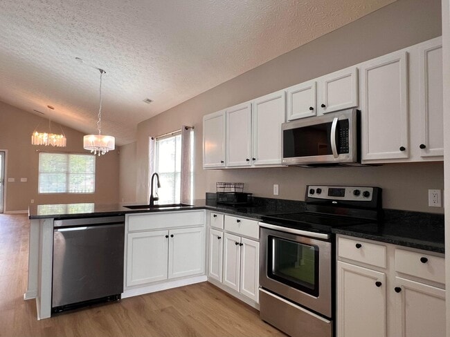 Building Photo - 133 Holly Hock Ln