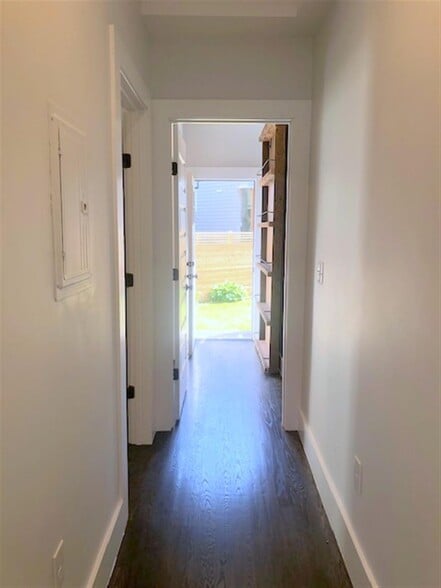 Building Photo - 75 Kinnaird St