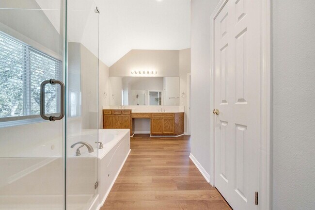 Building Photo - 11901 Jess Dr