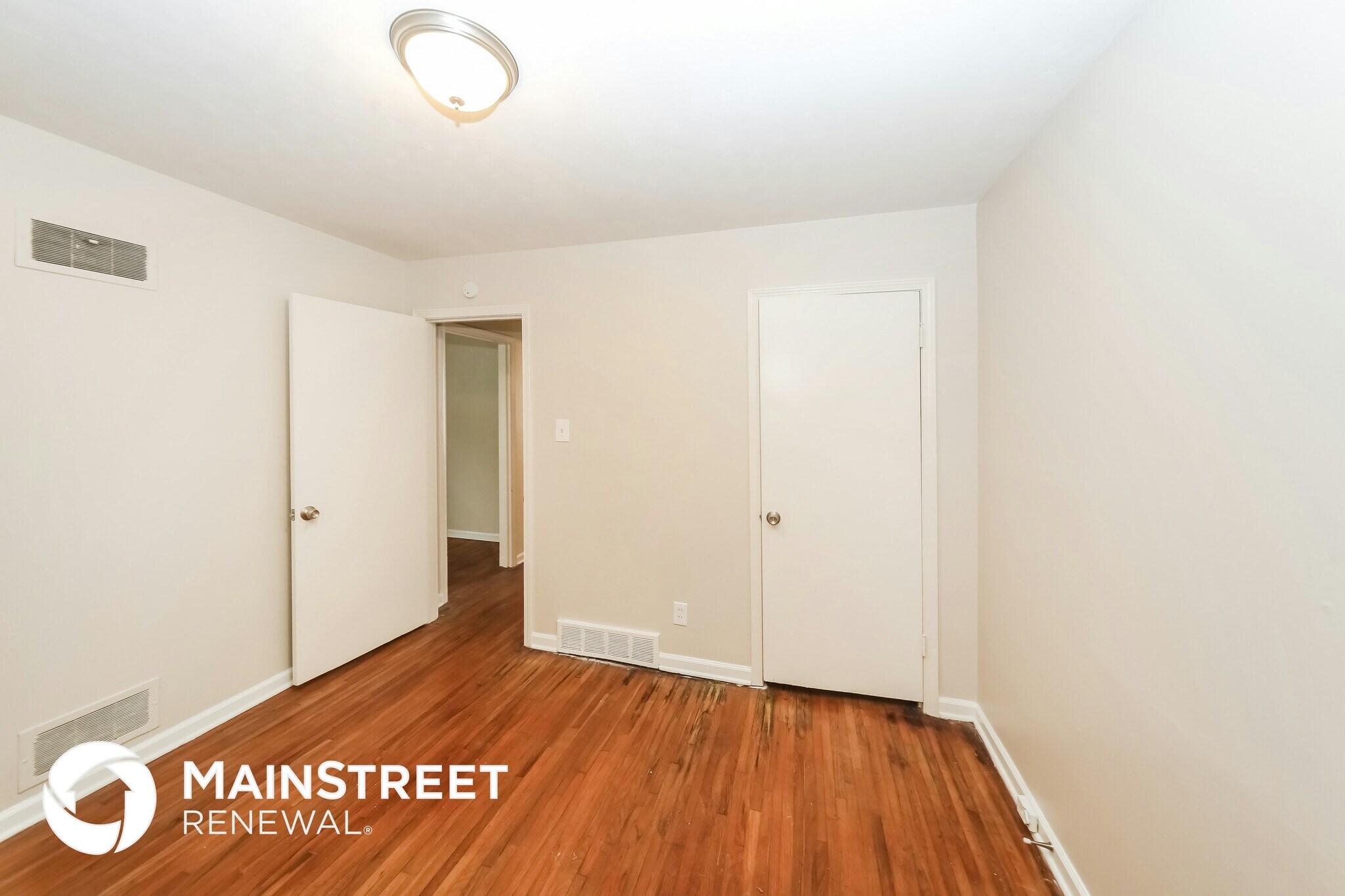 Building Photo - 3045 Beauchamp Dr
