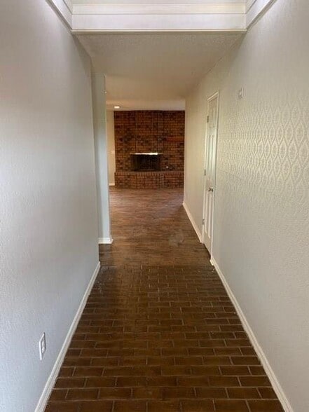 Building Photo - 4006 Watkins Ave