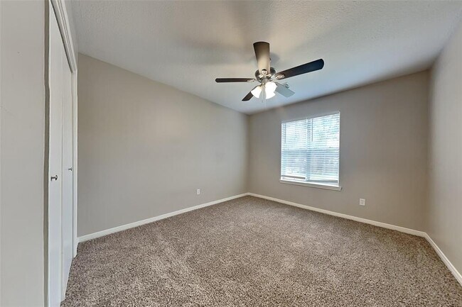 Building Photo - 11942 Hillbrook Dr