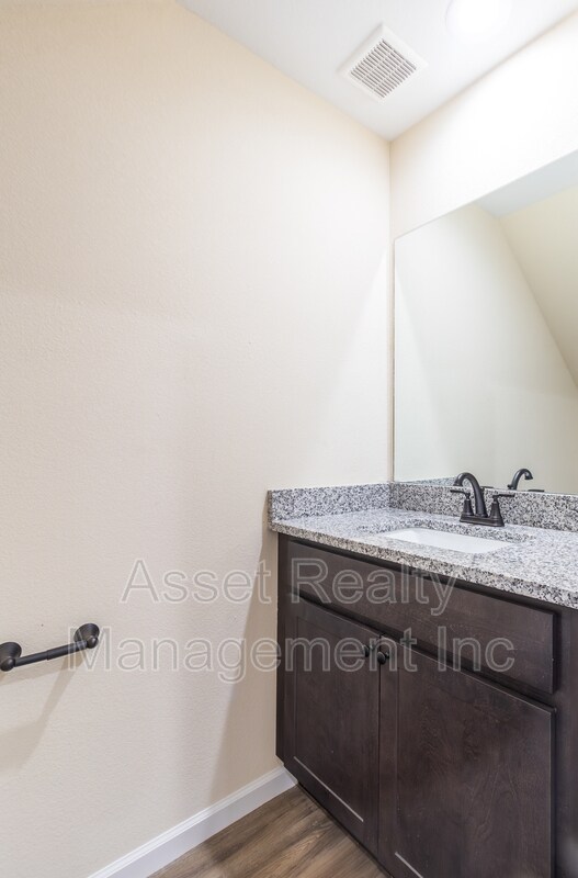 Building Photo - 916 Warrior Hill Dr