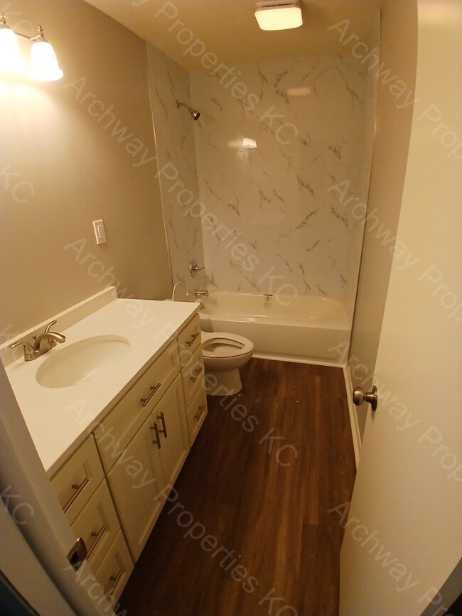 Building Photo - 5103 Long Dr