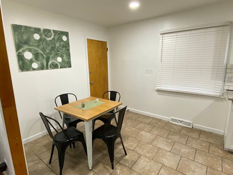 Eat in Kitchen - 419 E Locust St