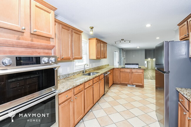 Building Photo - 2644 Club Valley Dr NE