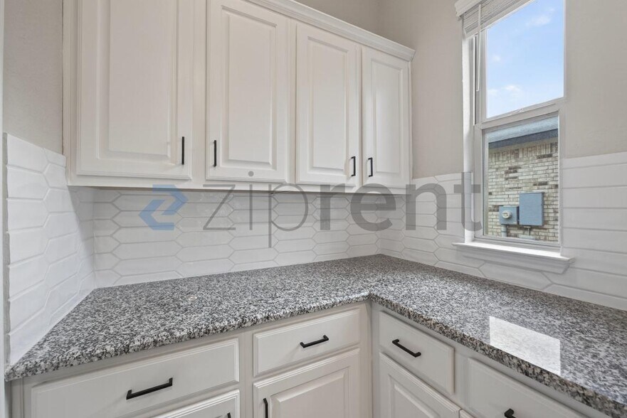 Building Photo - 14350 Gold Rush Pass