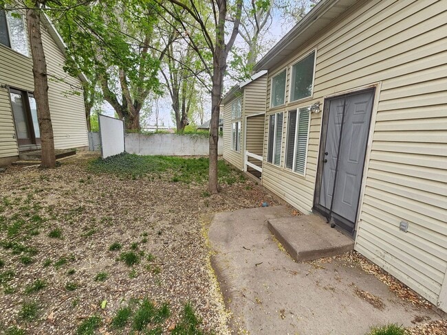 Building Photo - Spacious 3 Bd 2.5 Bath Townhouse in Bountiful