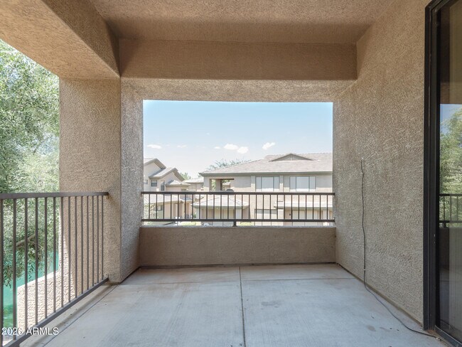 Building Photo - 705 W Queen Creek Rd
