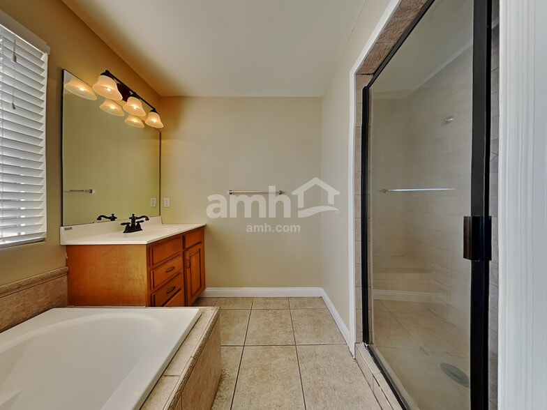 Building Photo - 2016 Winter Hvn