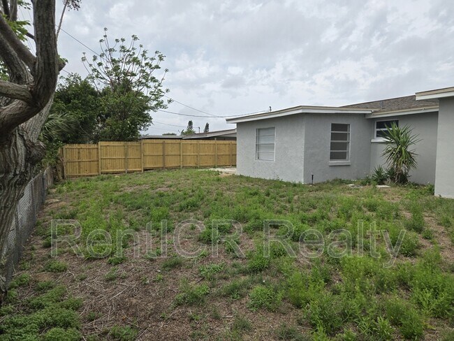 Building Photo - 4836 Flora Ave