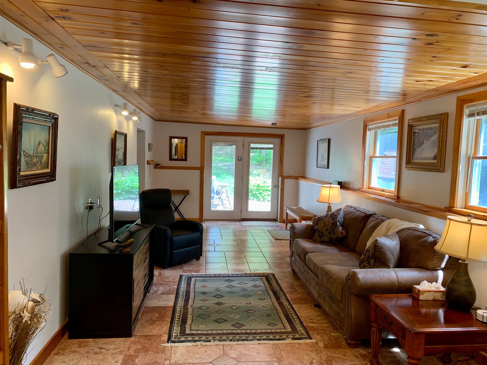 Building Photo - 48 Pine St