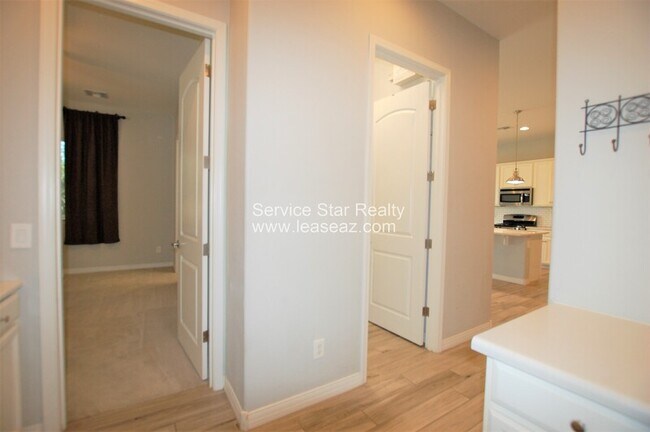 Building Photo - 7642 W Glass Ln