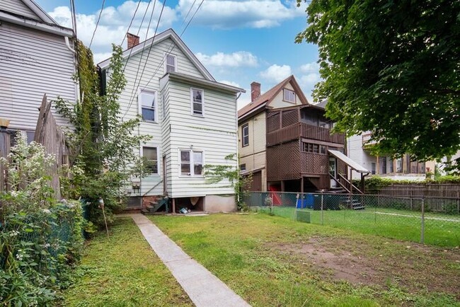 Building Photo - 140 5th Ave