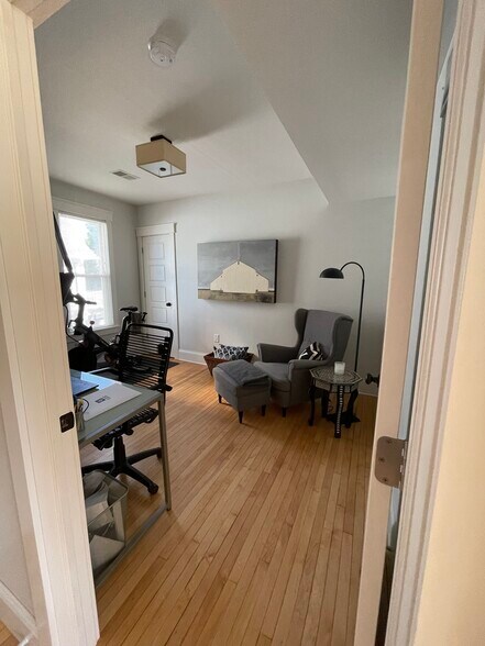 Spare Bedroom - 2547 S Shore Dr