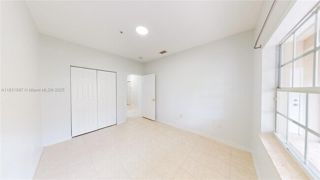 Building Photo - 5660 NW 115th Ct