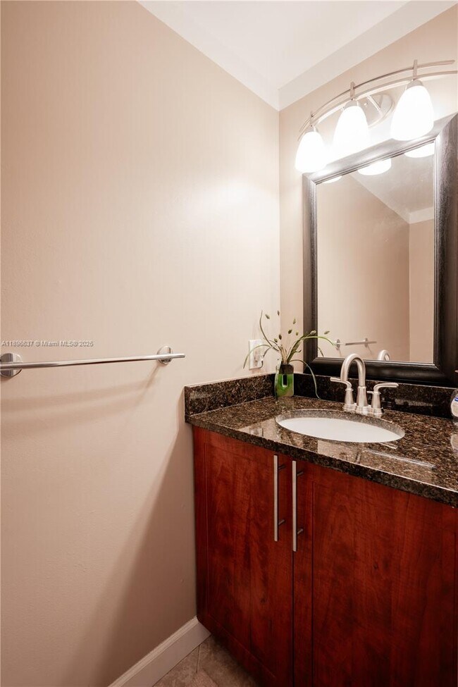 Building Photo - 3024 S Oakland Forest Dr