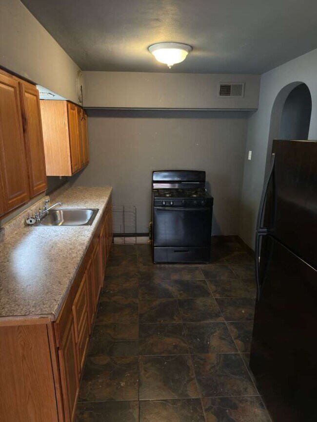 Building Photo - 5998 Bermuda Dr