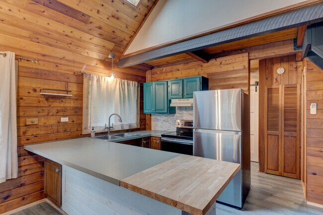 Building Photo - 502 W Ocean View Dr