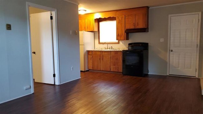 Building Photo - 516 E Charles St