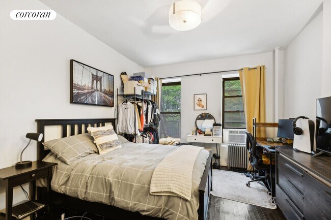 Building Photo - 403 E 77th St