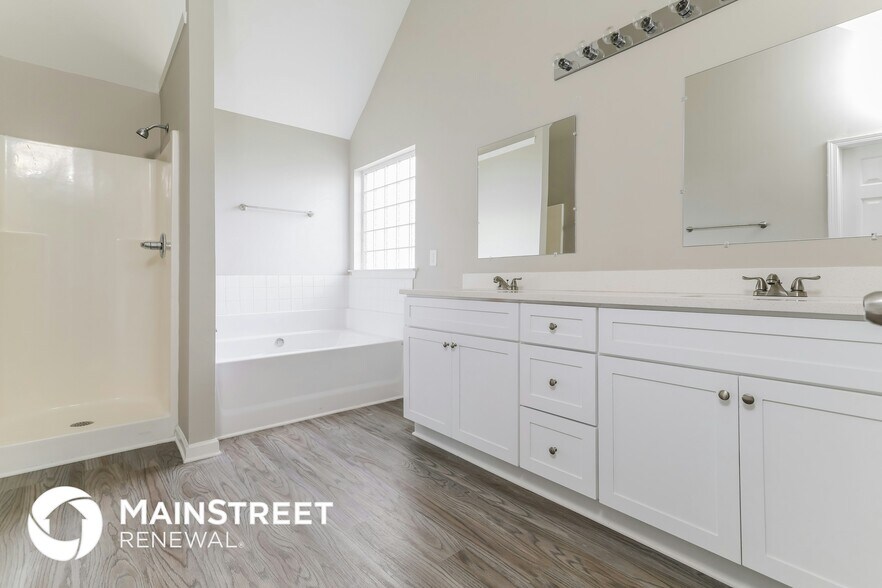 Building Photo - 5035 Michael Jay St