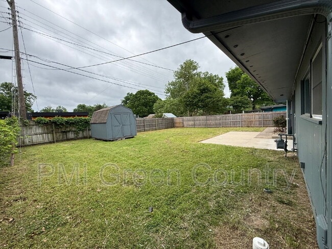 Building Photo - 4978 E 26th St