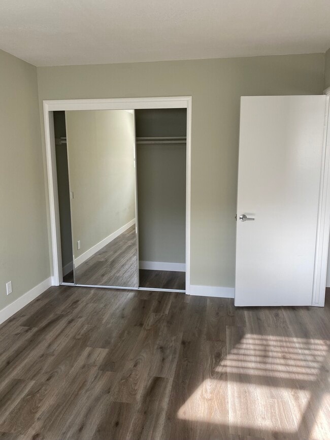 Room #3 #1 - 990 Helen Ave