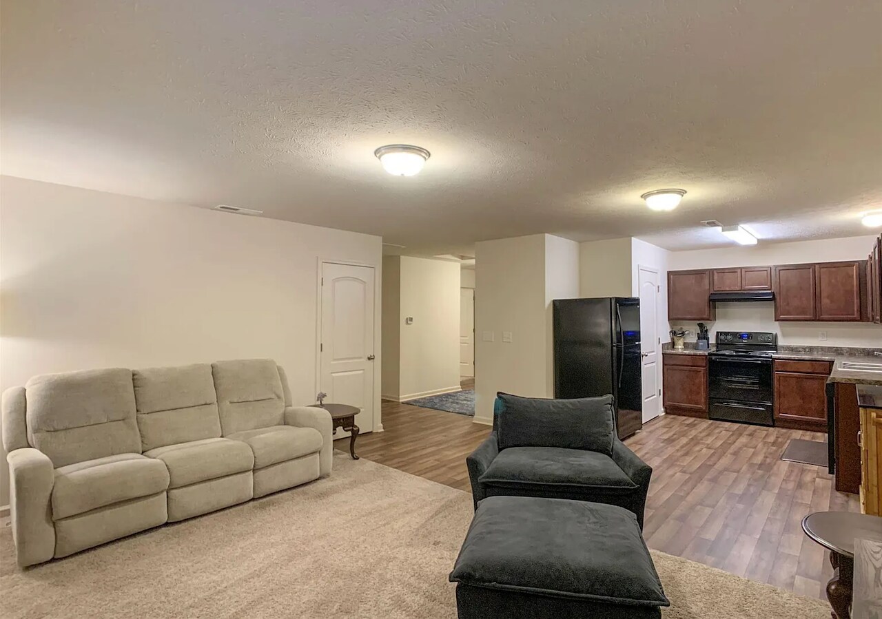 Building Photo - 391 Ariel Dr