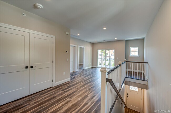 Building Photo - 1 Conklin St