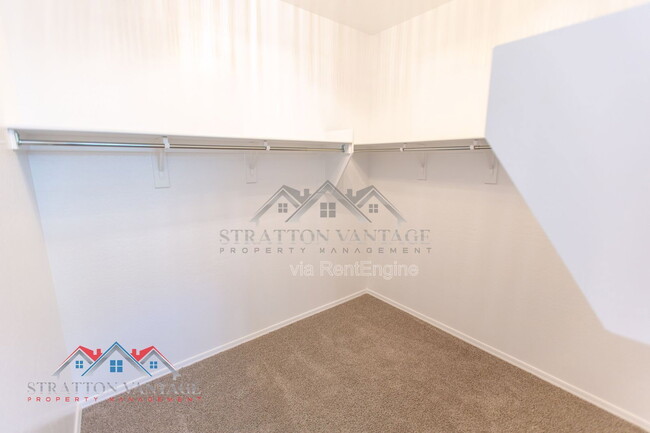 Building Photo - 1330 W Hess Ave