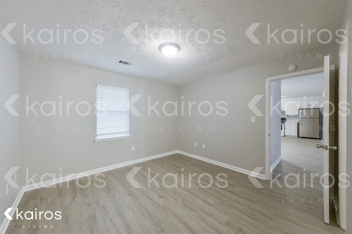 Building Photo - 301 Beaver Pointe Dr