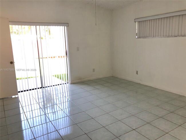 Building Photo - 719 SE 3rd Ave