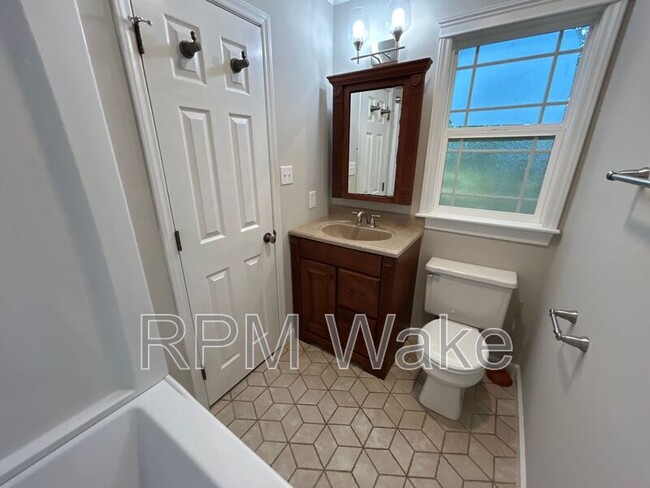 Building Photo - 4200 Willowdale Ct