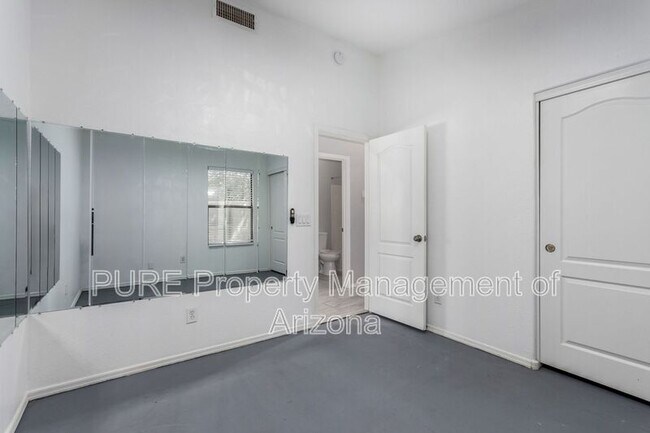 Building Photo - 9438 E Plana Ave