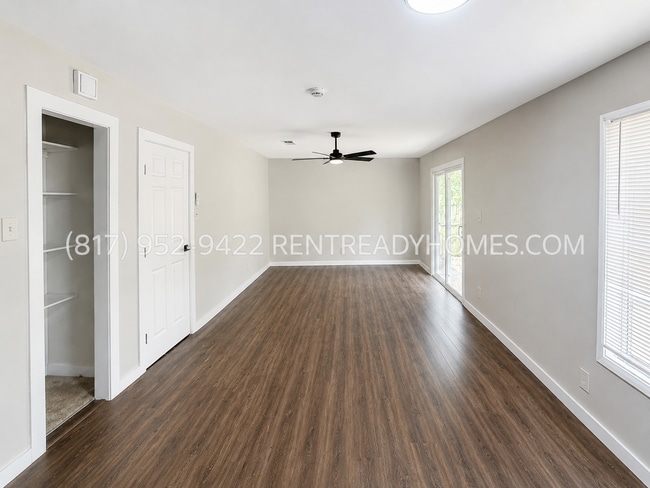 Building Photo - 3733 Columbine Dr