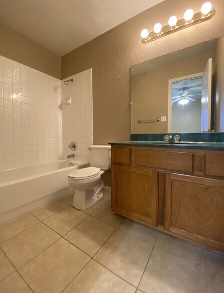 Building Photo - 2801 Cantabrian Dr