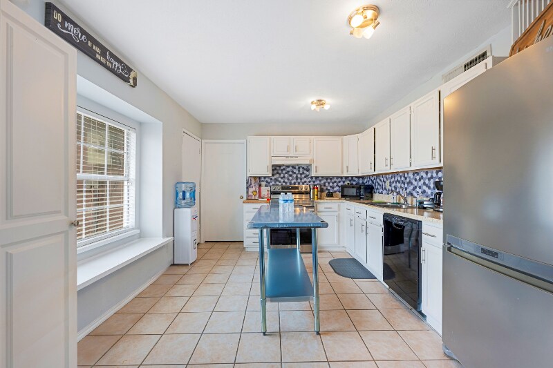 Building Photo - 5604 Perrin St