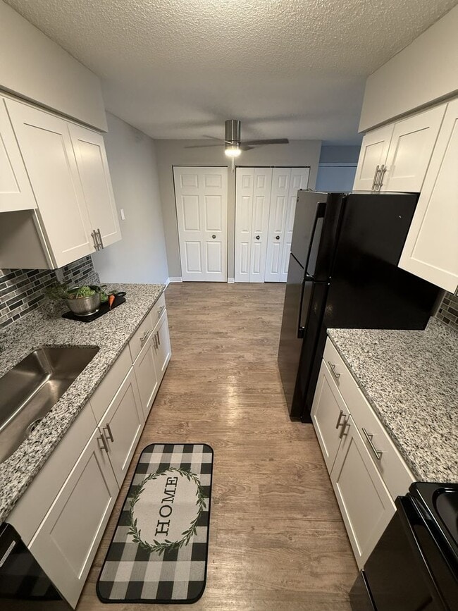 Building Photo - 11820 Golden Blvd