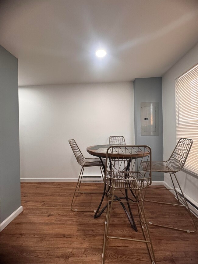 Building Photo - 375 Whiton St